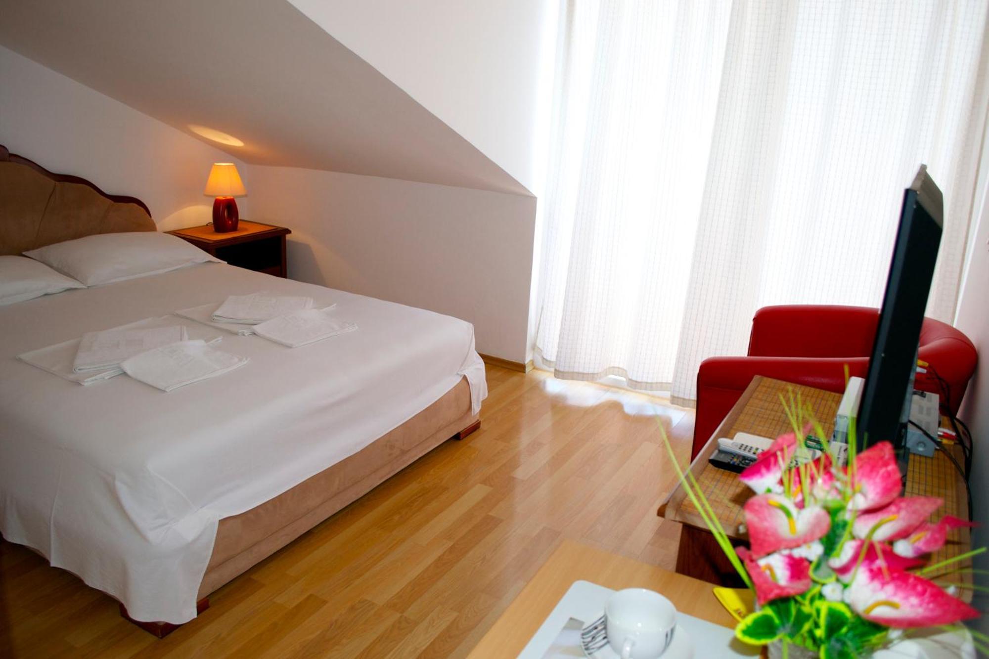 Apartments Luka Budva Rom bilde